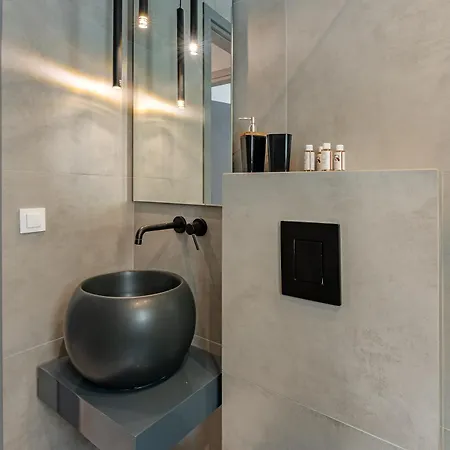 Brand New Flat Near De Bosset Bridge, *